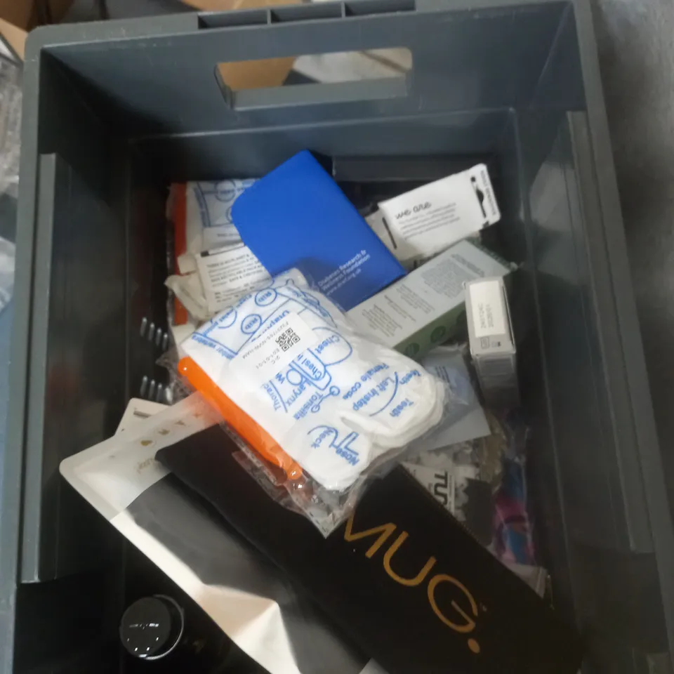 APPROXIMATELY 20 ASSORTED COSMETIC PRODUCTS TO INCLUDE TRESEMME SHAMPOO, MAYBELLINE FOUNDATION AND PROFESSIONAL HARD WAX ETC. 