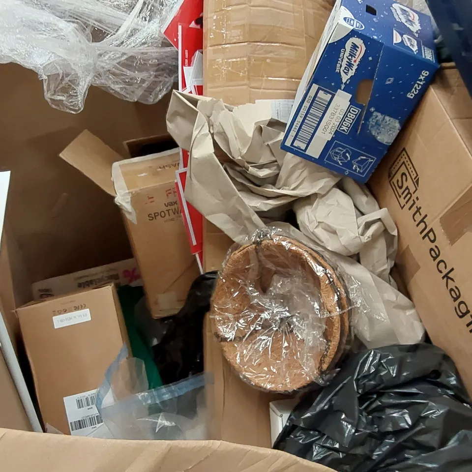 PALLET OF ASSORTED ITEMS INCLUDING: ROTARY DEHUMIDIFIER, ARTIFICIAL CHRISTMAS TREE, TOILET SEAT, PET BED, HANGING BASKETS 