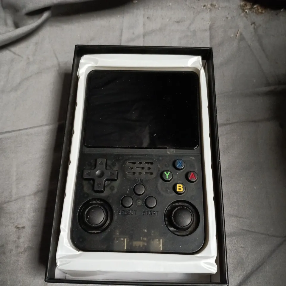 RETRO HANDHELD GAME CONSOLE – MODEL R365, BOXED