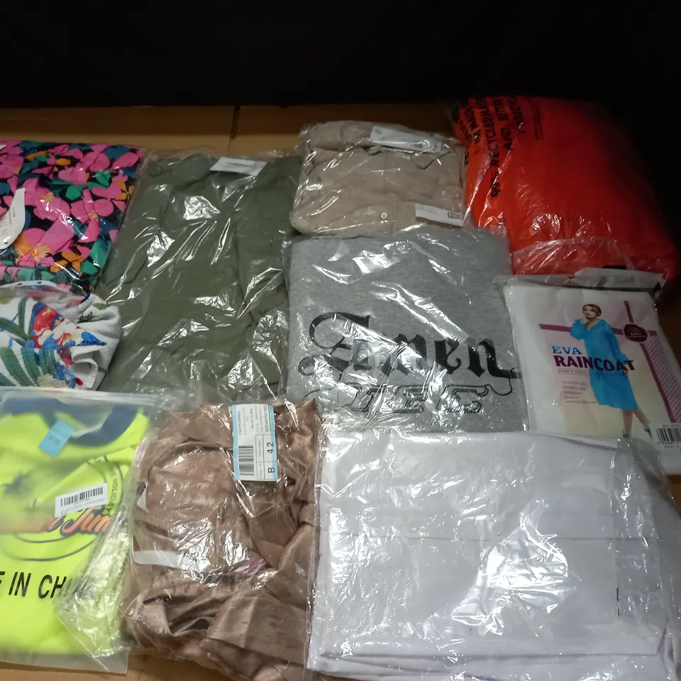 LARGE QUANTITY OF ASSORTED BAGGED CLOTHING ITEMS TO INCLUDE IN THE STYLE, H&M AND DOROTHY PERKINS