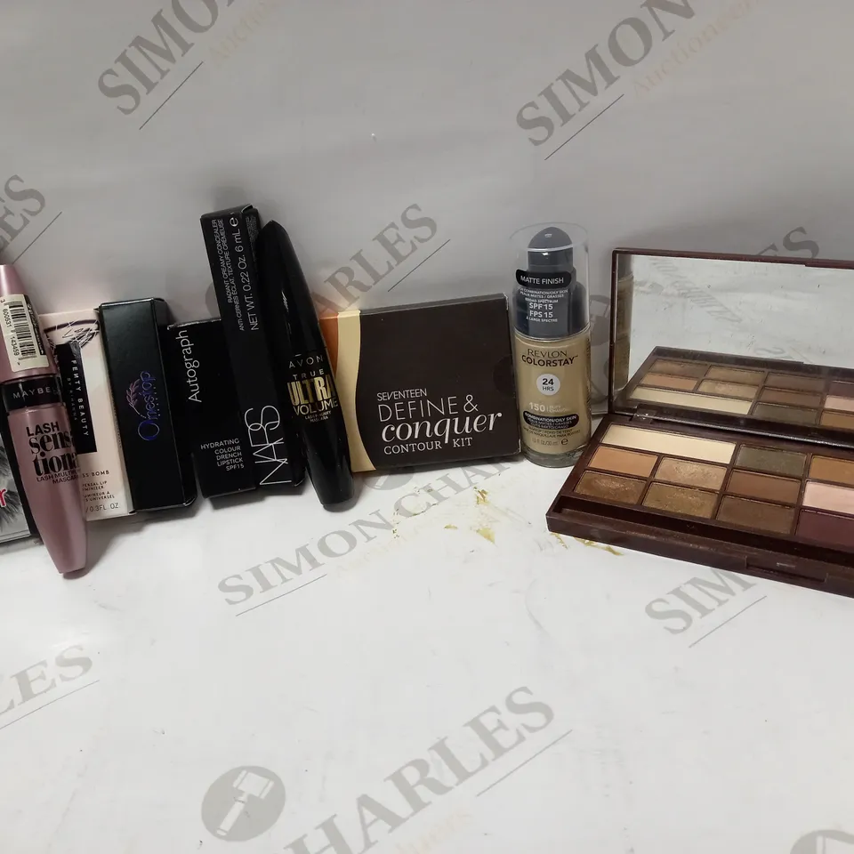 LOT OF APPROX 10 ASSORTED BEAUTY PRODUCTS TO INCLUDE SEVENTEEN CONTOUR KIT, NARS CREAMY CONCEALOR - LIGHT 2.75 CANNELLE, AUTOGRAPH LIPSTICK - TONE ON TONE