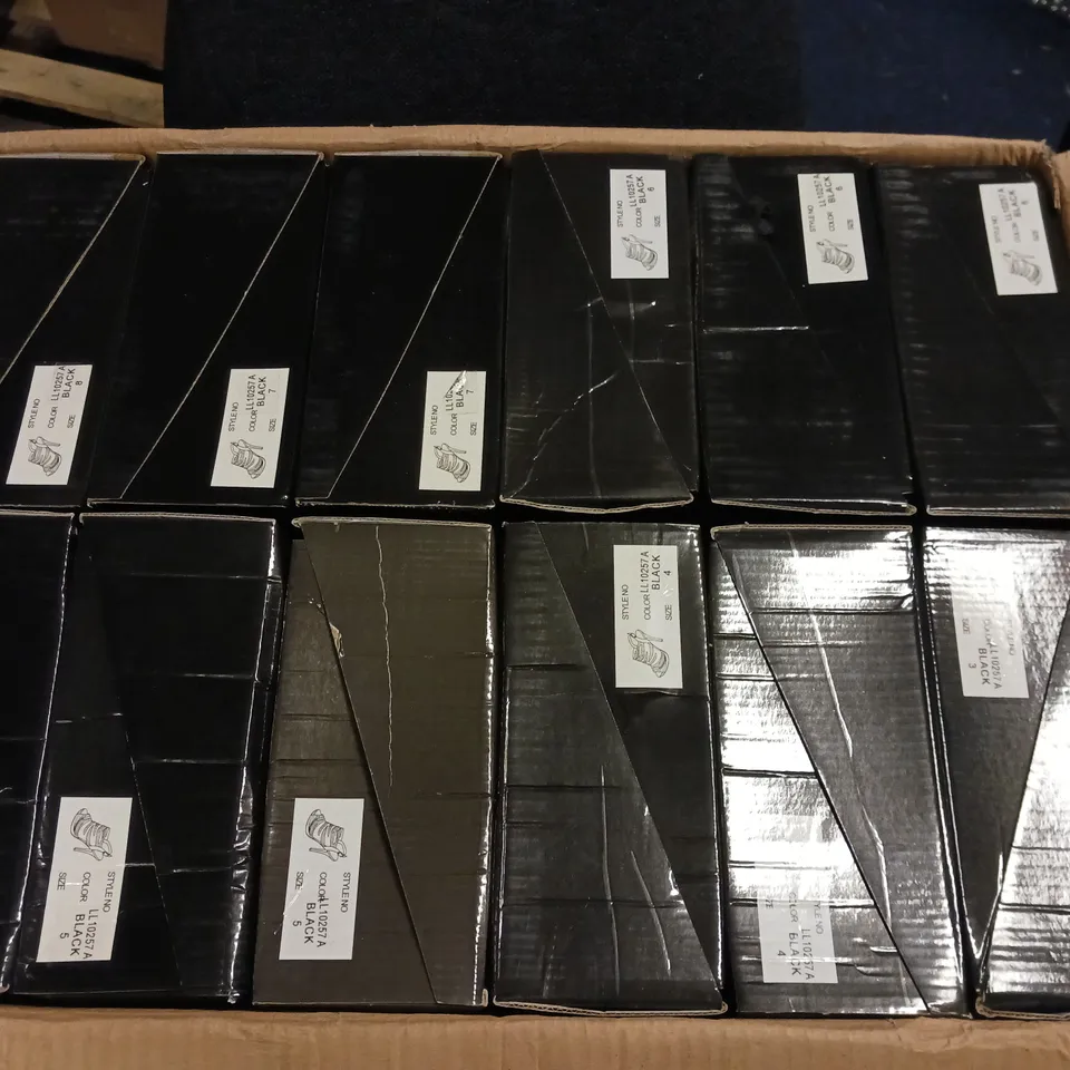 LOT OF 12 BOXED PAIRS OF GEMZ HEELED SHOES IN BLACK - VARIOUS SIZES 3/4/5/6/7/8