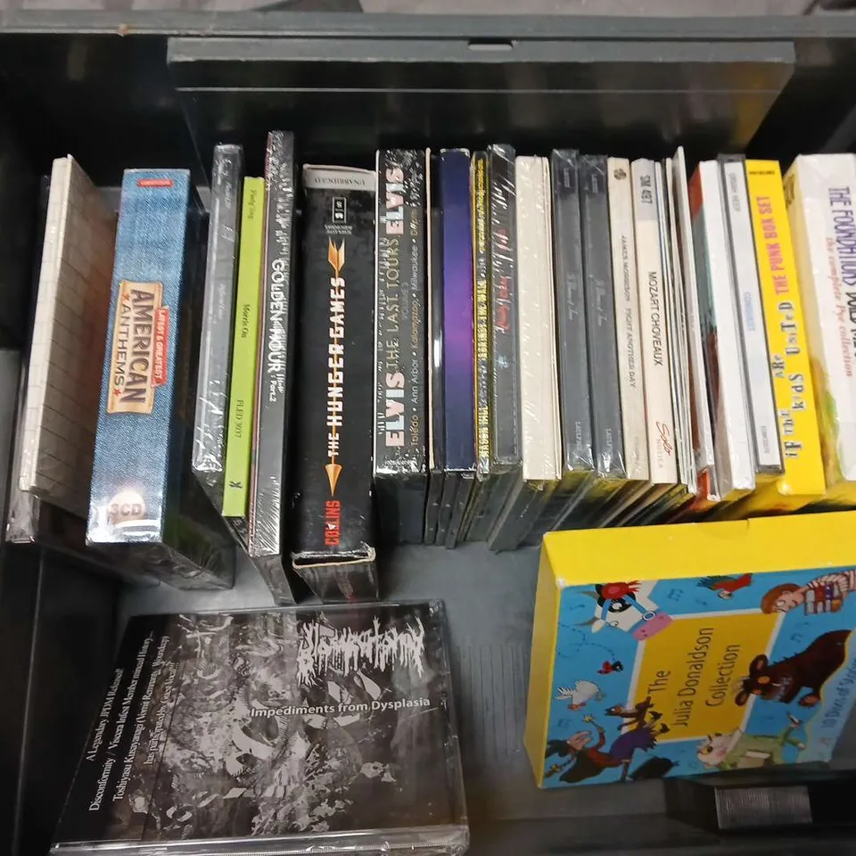  APPROXIMATELY 30 ASSORTED CDS, TO INCLUDE ELVIS, ROBIN GIBB, DOJA CAT, ETC