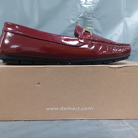 BOXED PAIR OF DAMART SLIP-ON SHOES IN BURGUNDY SIZE 5