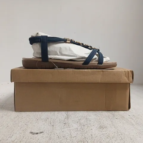 BOXED PAIR OF JO & JOE OPEN TOE SANDALS IN NAVY SIZE 6