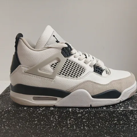 BOXED PAIR OF AIR JORDAN 4 RETRO SNEAKERS – UK 8.5 