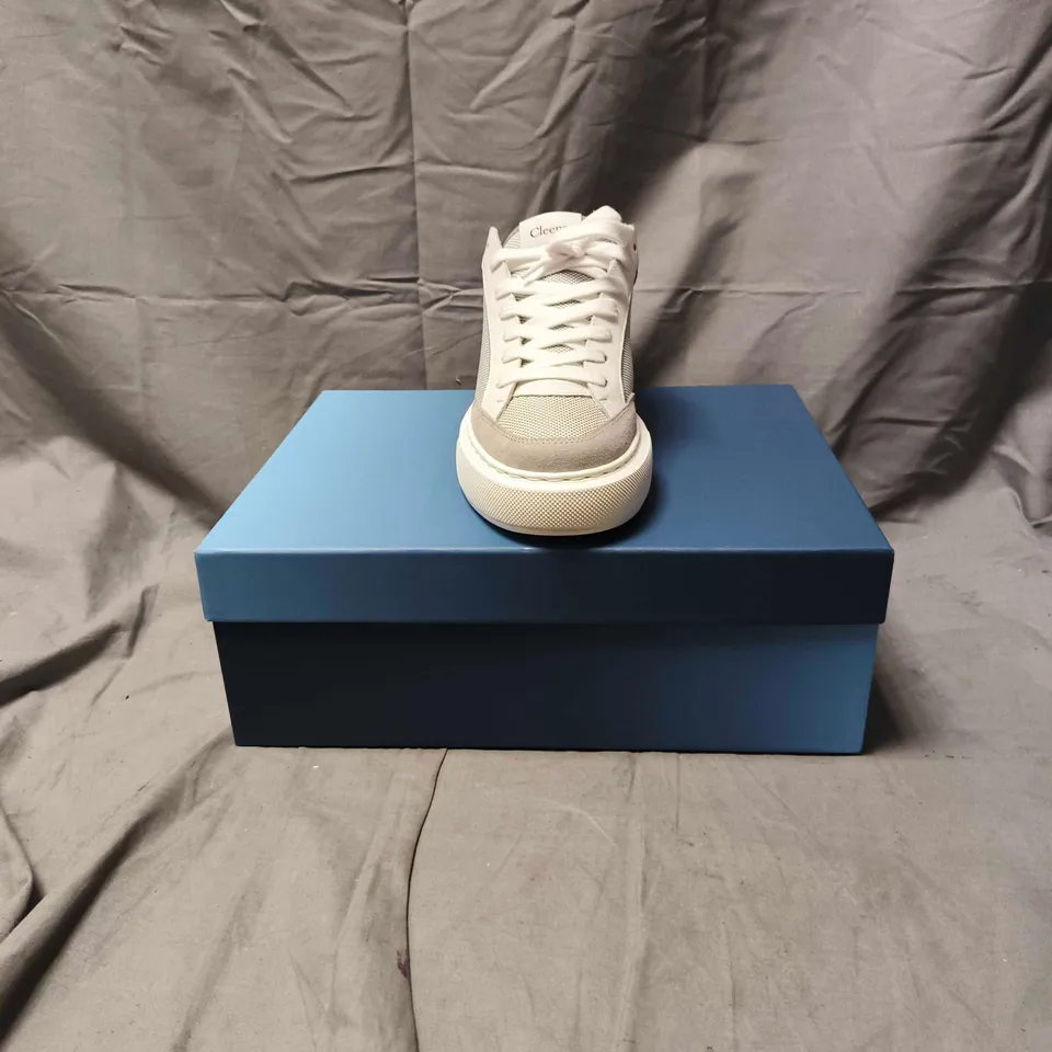 BOXED PAIR OF MENS CLEEN'S GREY AND WHITE TRAINERS - SIZE 9