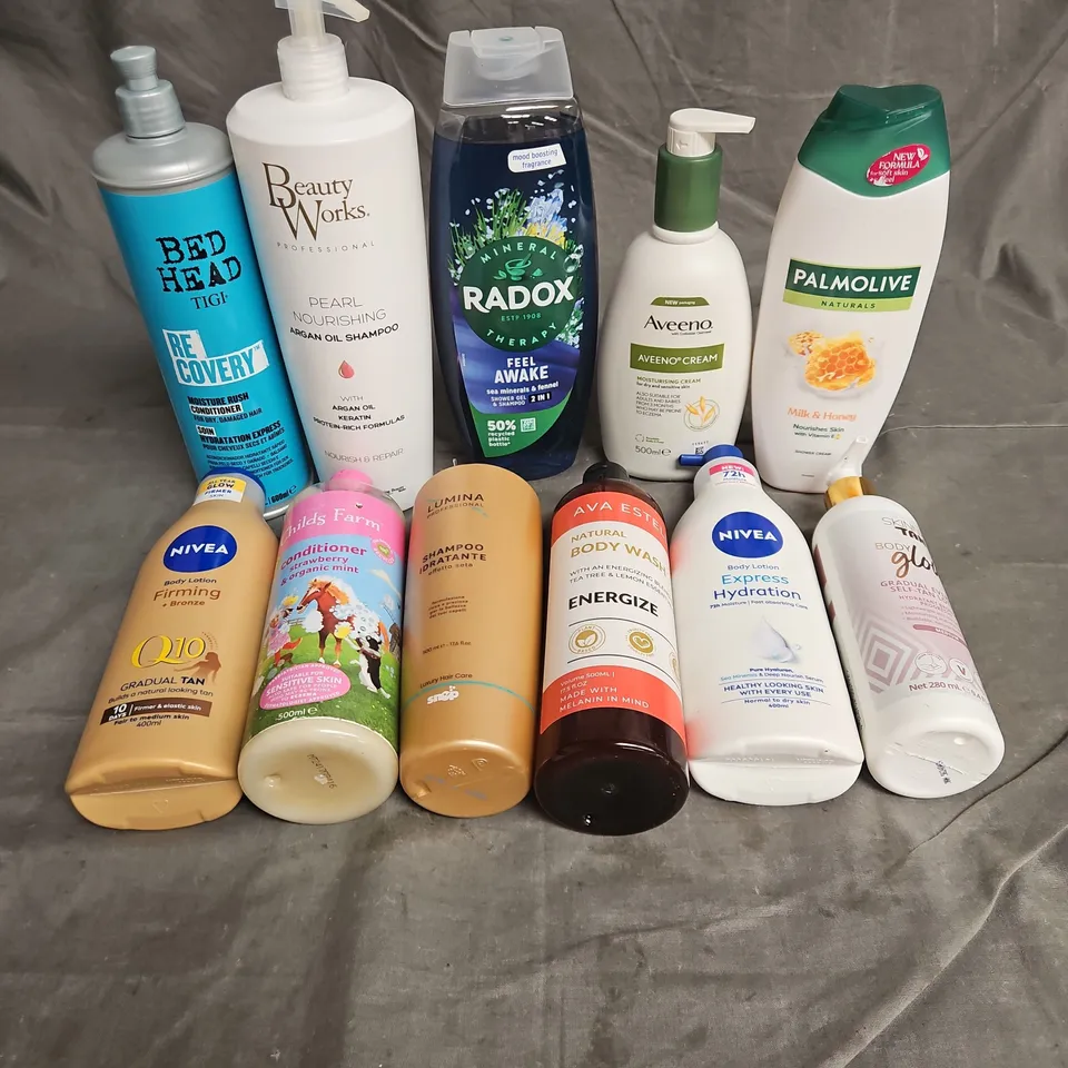 APPROXIMATELY 20 ASSORTED HEALTH & BEAUTY PRODUCTS TO INCLUDE - BED HEAD RECOVERY CONDITIONER - AVA ESTELL BODY WASH - AVEENO CREAM - ETC - COLLECTION ONLY