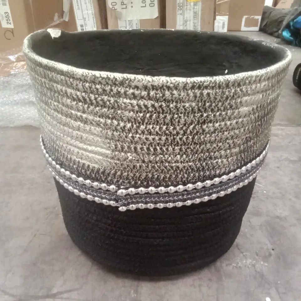BOXED BASKET EFFECT PLANTER 