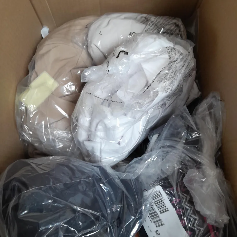 A BOX OF 10 VARIOUS CLOTHING ITEMS TO INCLUDE A GREEN AND PINK FLOWER PRINT BLOUSE A BLACK AND WHITE COTTON DRESS AND A PURPLE JUMPER 