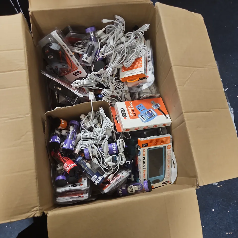 BOX OF ASSORTED ITEMS INCLUDING OBJECT SOLAR MOTION SENSOR LIGHT + CAR CHARGER PACK  AND SOLAR MOTION SENSOR LIGHT 