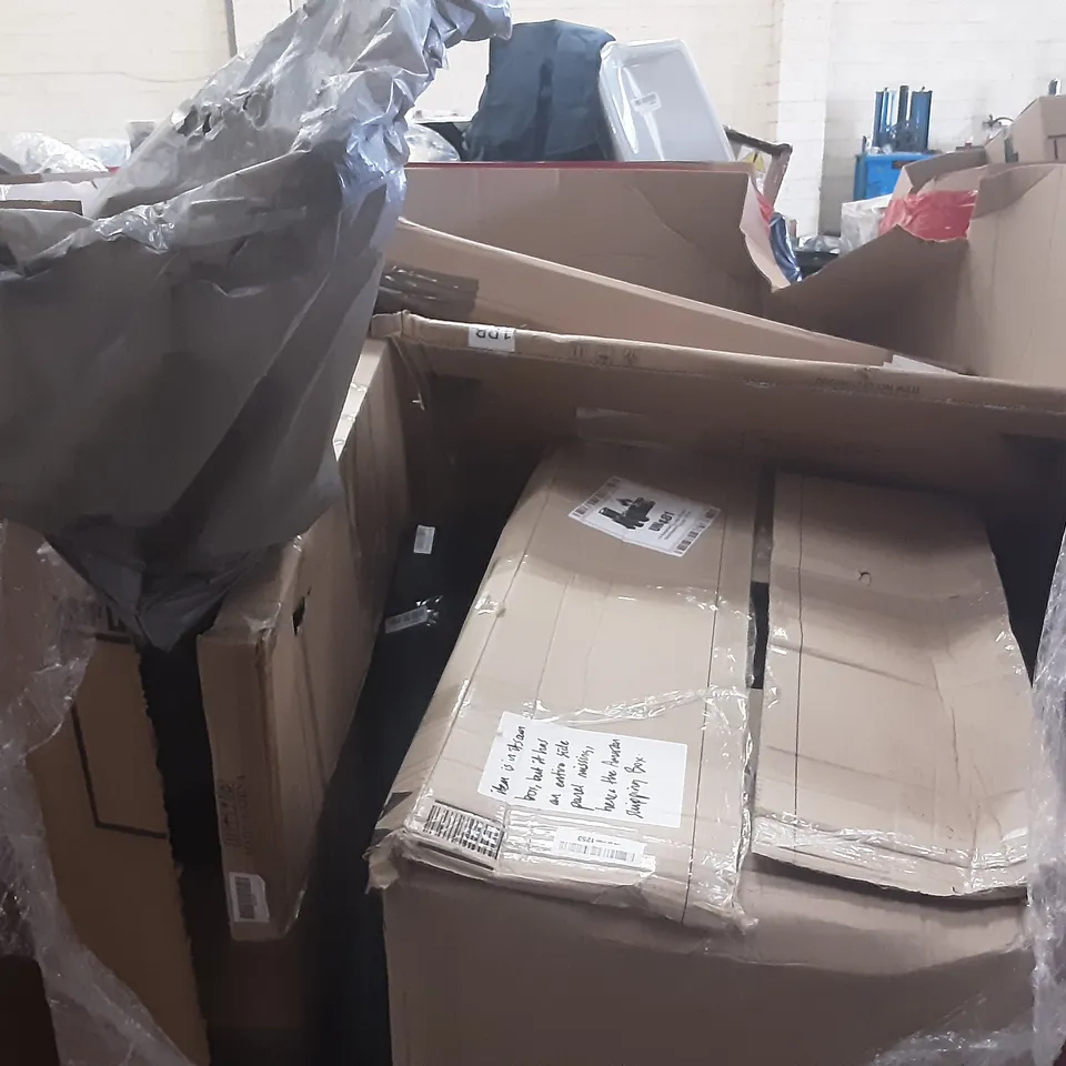 LARGE PALLET OF ASSORTED HOMEWARE ITEMS TO INCLUDE OFFICE CHAIR, SHOE RACKS, BAMBOO SHOWER MAT ETC