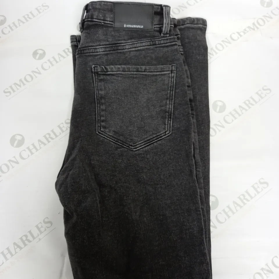 STRADIVARIUS GREY WASHED DENIM JEANS SIZE 8
