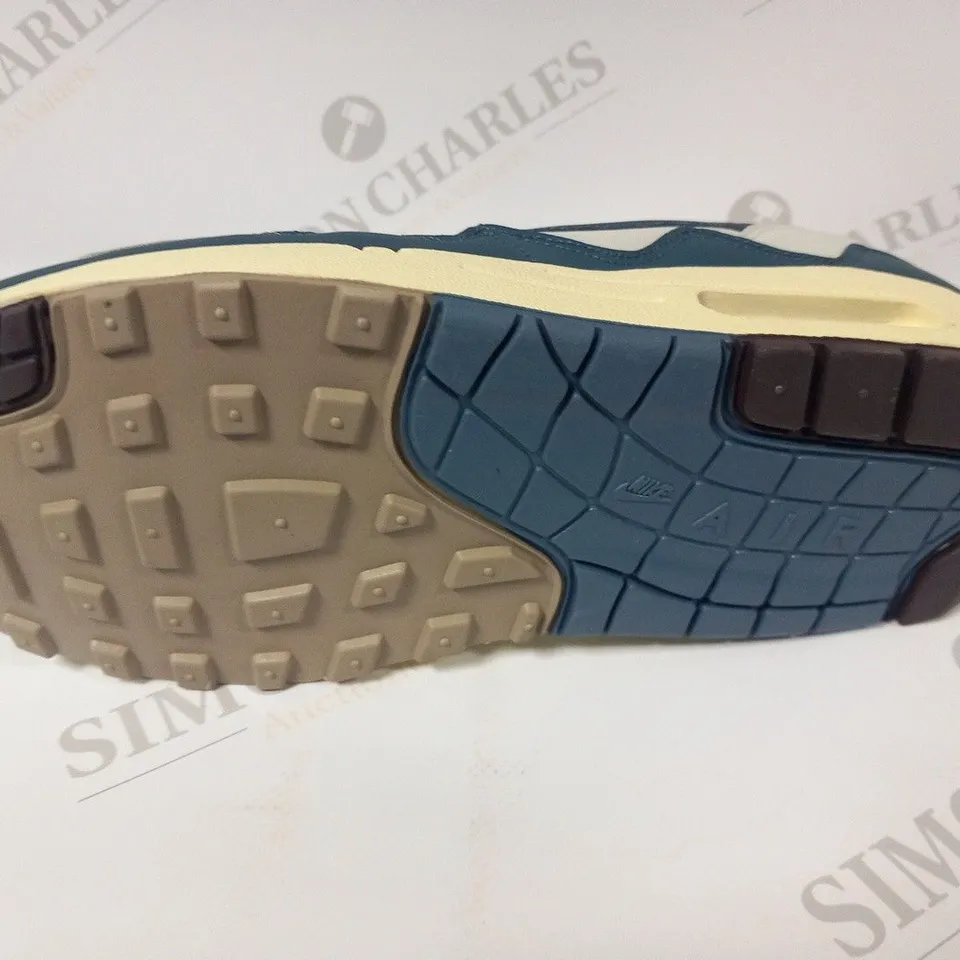 NIKE AIR SIZE 10