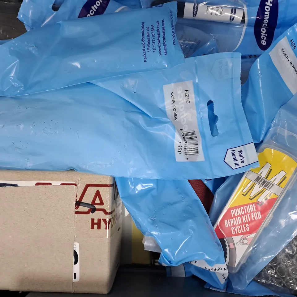 APPROXIMATELY 10 ASSORTED HOUSEHOLD ITEMS TO INCLUDE BLACK SHOE LACE, BOTTLE OPENER, ETC