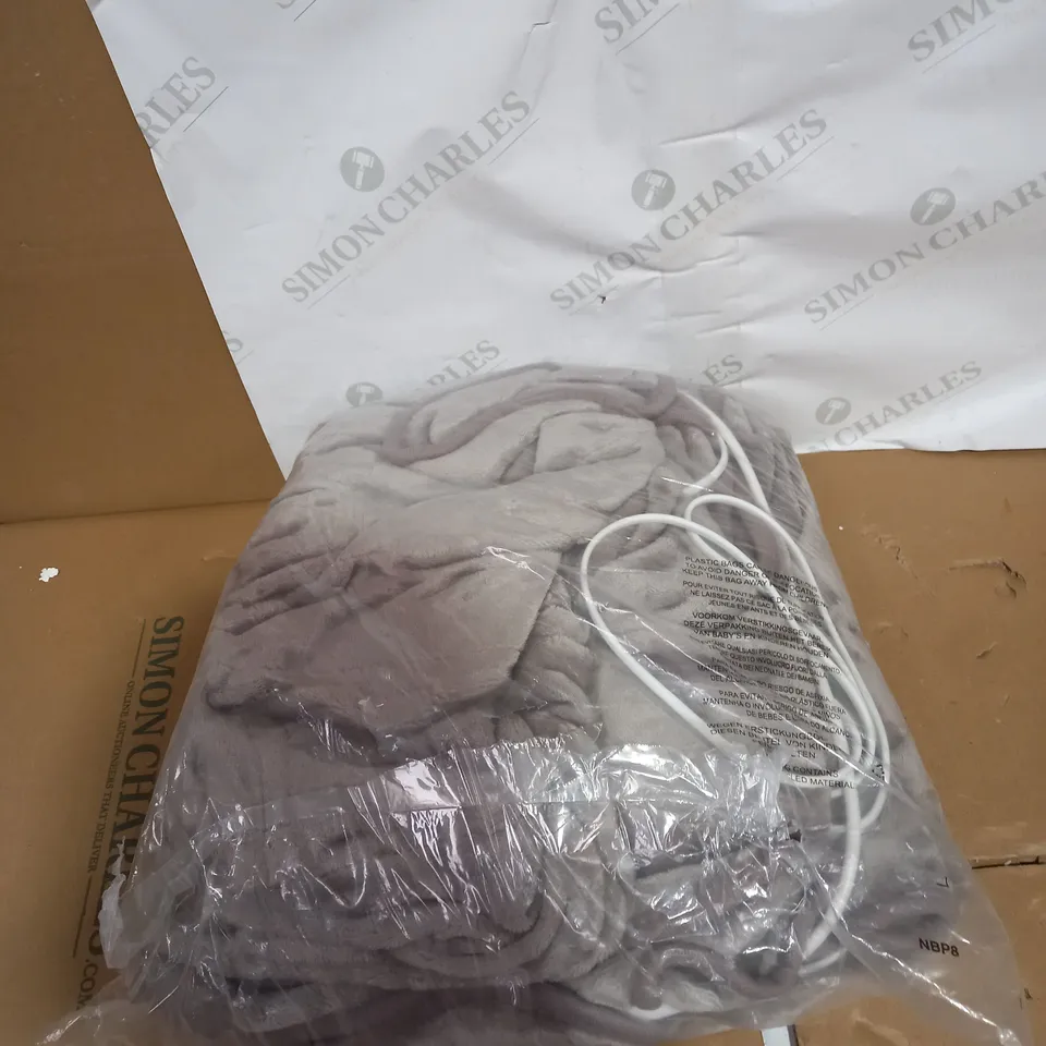 COZEE HOME HEATED PLUSH WEARABLE BLANKET IN GREY