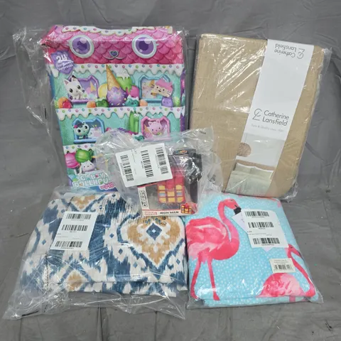 APPROXIMATELY 15 ASSOORTED ITEMS TO INCLUDE FLAMINGO BEACH TOWEL, CL DUVET SET, CUBERS MARVE IRON MAN, ETC - COLLECTION ONLY