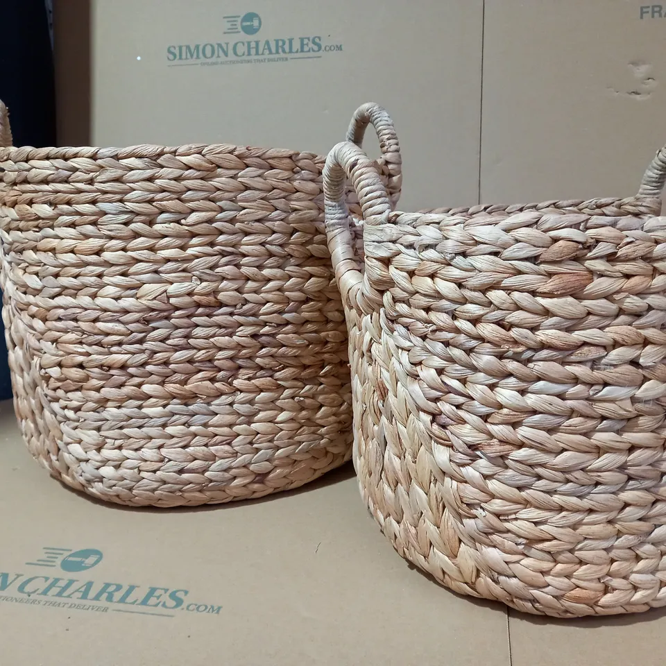 SET OF ARROWED WEAVED BASKETS 