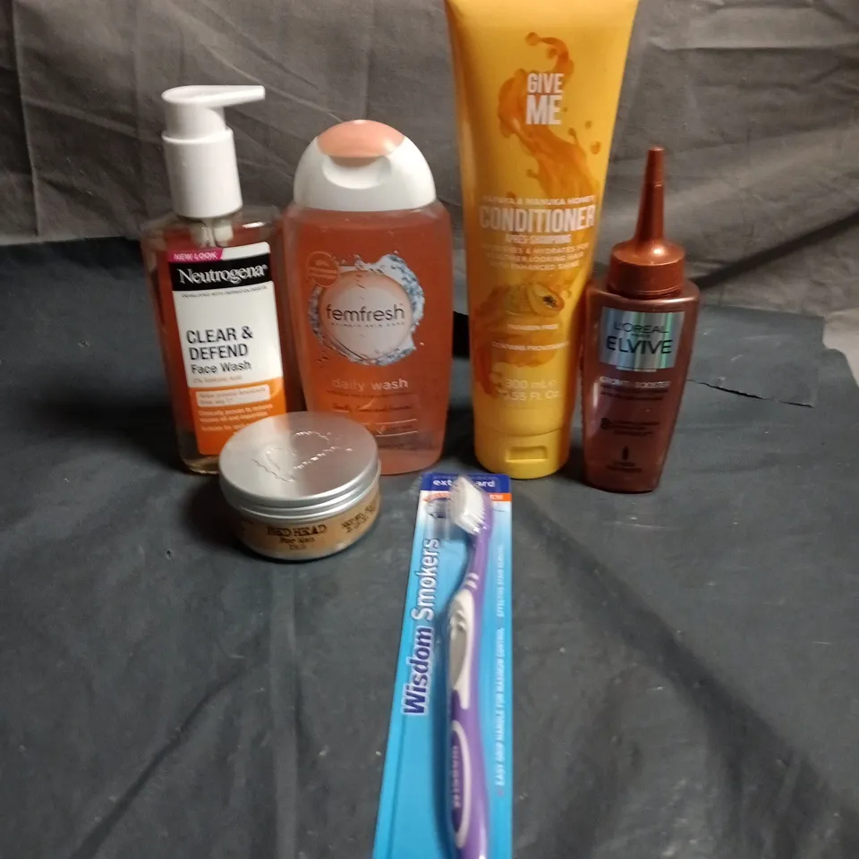 APPROXIMATEY 20 ASSORTED HEALTH AND BEAUTY PRODUCTS TO INCLUDE - GIVE ME CONDITIONER - WISDOM SMOKERS TOOTHBRUSH AND FEMFRESH WASH