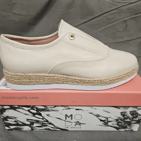 BOXED PAIR OF MODA IN PELLE FELICIE LEATHER SLIP ON LOFERS - SIZE 40