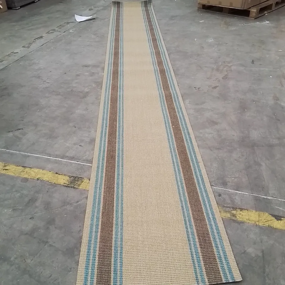 QUALITY DESIGNER AREA RUG - APPROXIMATELY 510X65CM