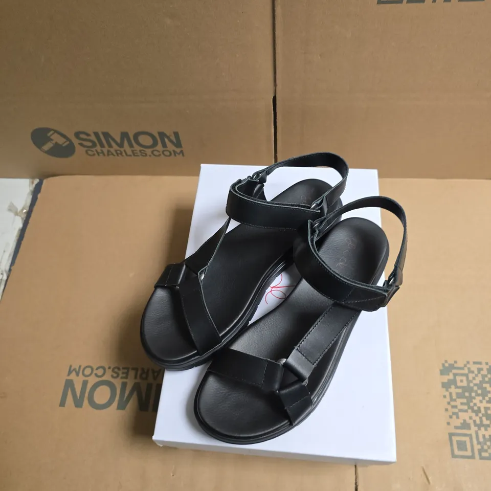 BEN DI LISI WOMEN'S BLACK STRAPPY SANDALS, UK 6 – BOXED