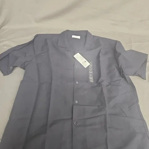 UNIQLO BUTTON SHIRT IN NAVY - LARGE
