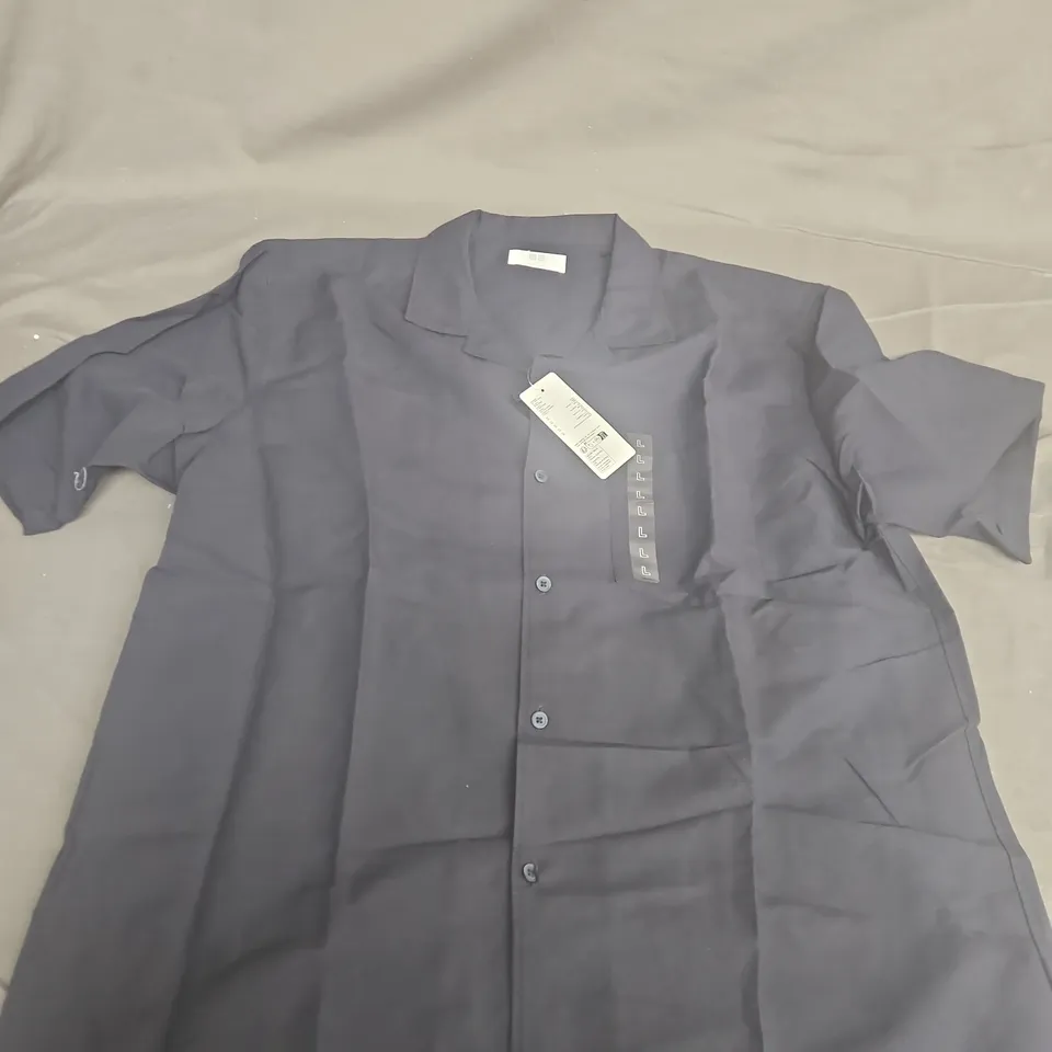 UNIQLO BUTTON SHIRT IN NAVY - LARGE