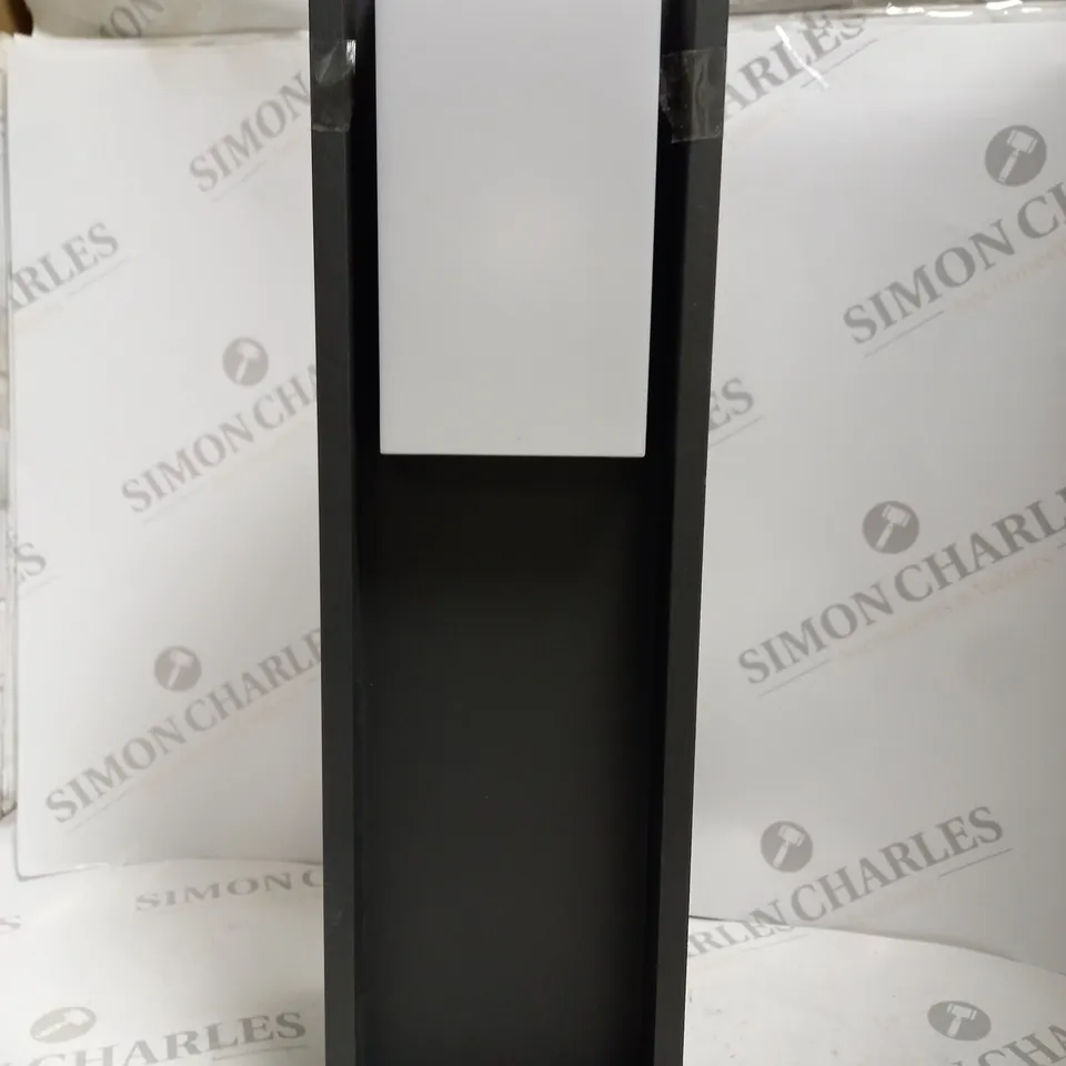 PHILIPS - LED DIMMABLE OUTDOOR LAMP HUE TURACO