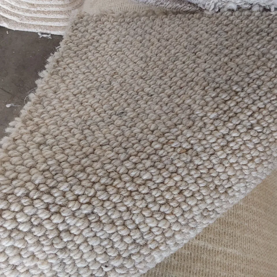 ROLL OF QUALITY LINGDALE ELITE CARPET APPROXIMATELY 4M × 6.5M