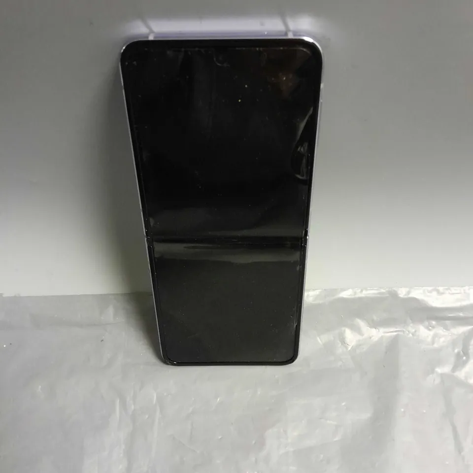 SAMSUNG GALAXY Z FLIP 4 IN PURPLE