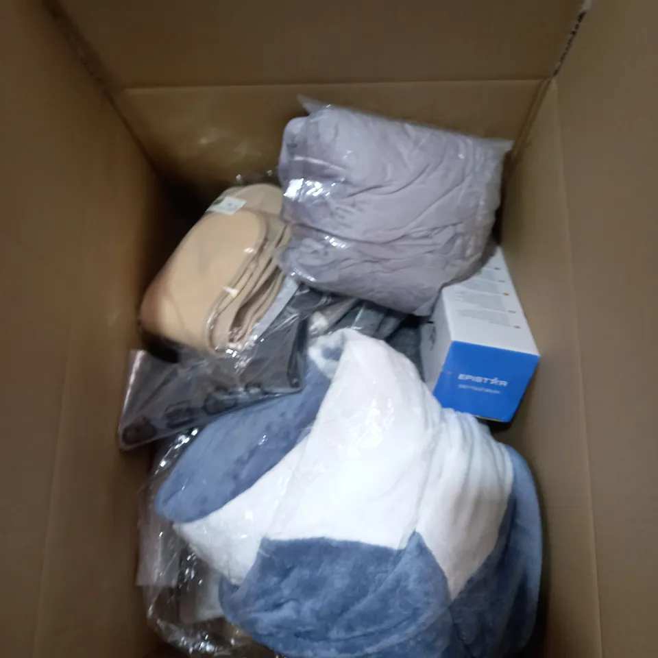 BOX OF ASSORTED HOUSEHOLD ITEMS TO INCLUDE GLASSES, WALL PAPER, HANDBAGS ETC 