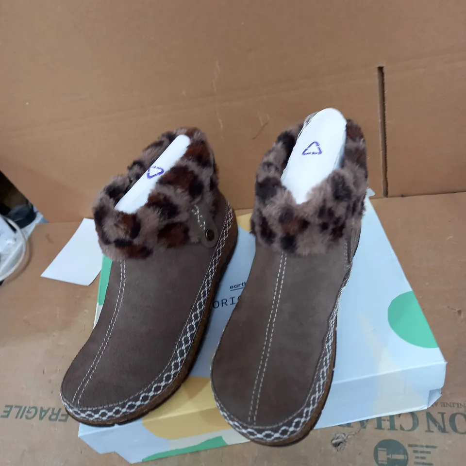 EARTH ORIGINS LIGHT BROWN BOOTHS WITH LEOPARD PRINT 