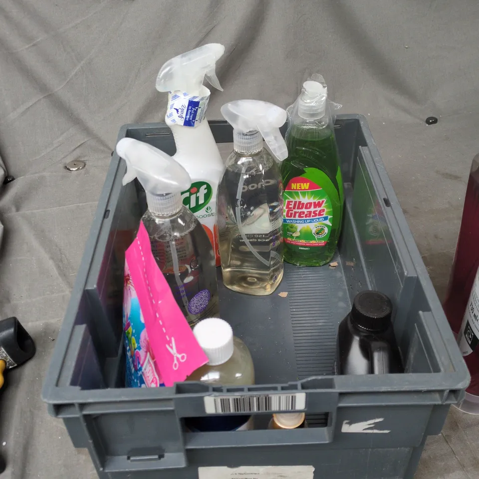 TOTE OF APPROXIMATELY 12 ASSORTED ITEMS TO INCLUDE: FAIRY MAX POWER CHERRYBLOSSOM X8