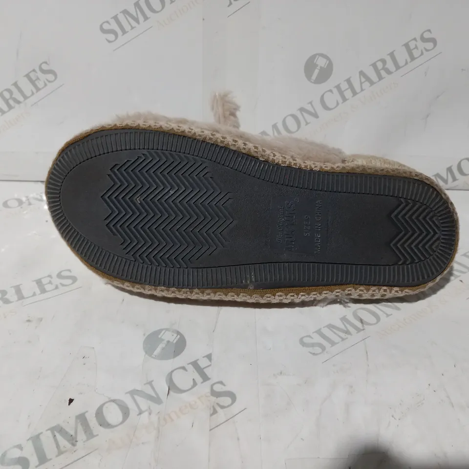 PAIR OF MUK LUKS ANIMAL CAT SLIPPERS UK SIZE 7