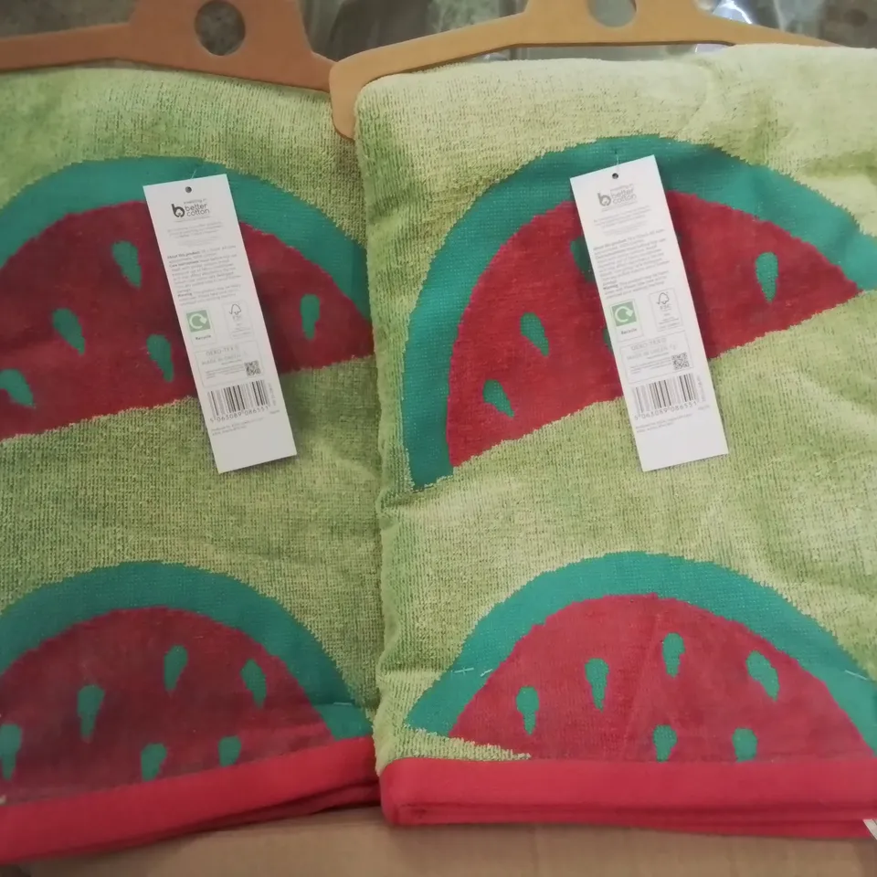 PALLET CONTAINING APPROXIMATELY 50 6-PACK BOXES OF BRAND NEW SUMMER THEMED BEACH TOWELS 