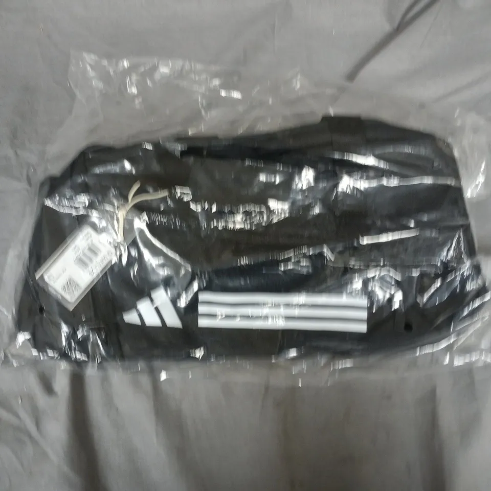 BAGGED ADIDAS TR DUFFLE XS IN BLACK