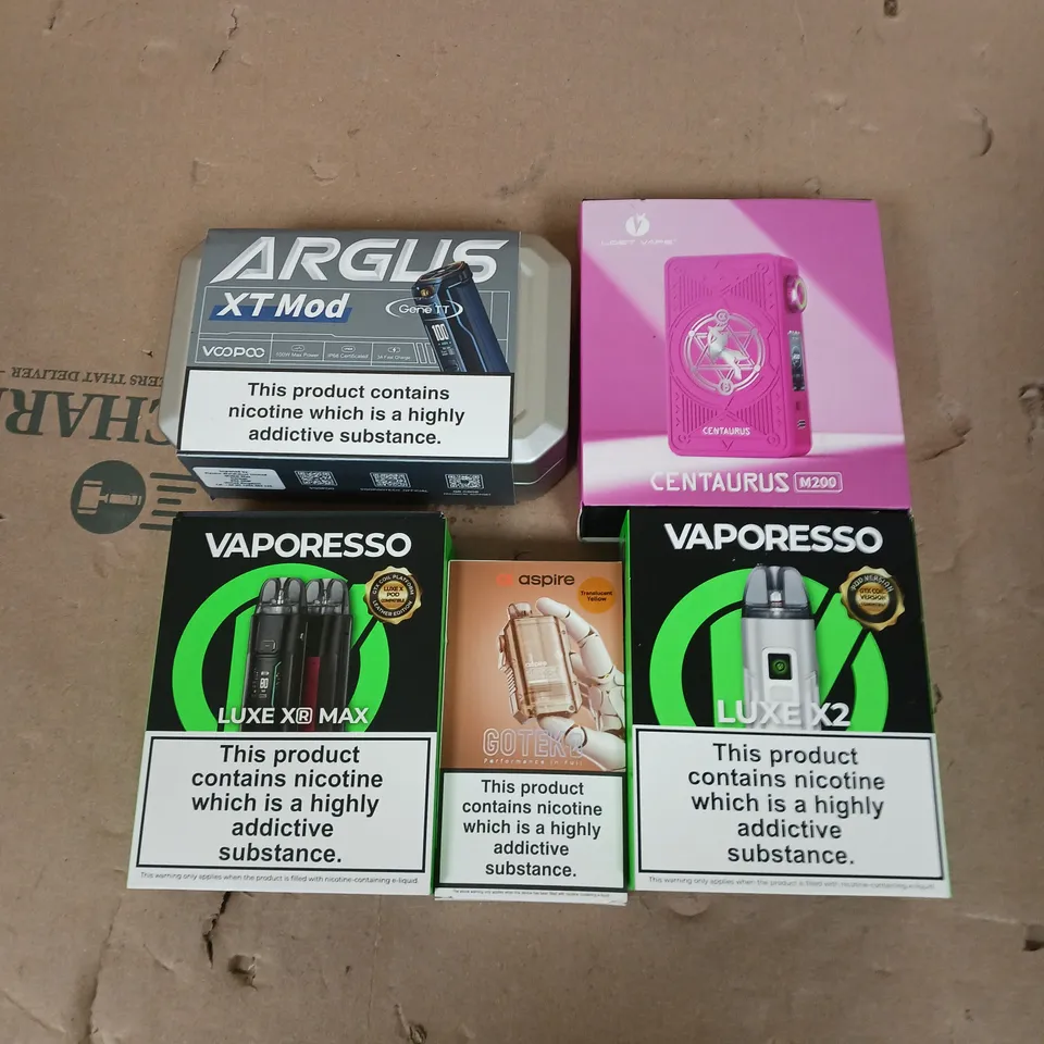 APPROXIMATELY 20 VAPES, E-CIGARETTES & ACCESSORIES TO INCLUDE - VOOPOO ARGUS XT MOD - LOST VAPE CENTAURUS - ASPIRE GOTEK X - ETC