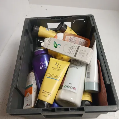 TOTE OF APPROXIMATELY 20 ASSORTED COSMETICS TO INCLUDE: DR ORGANIC TEA TREE BODY WASH