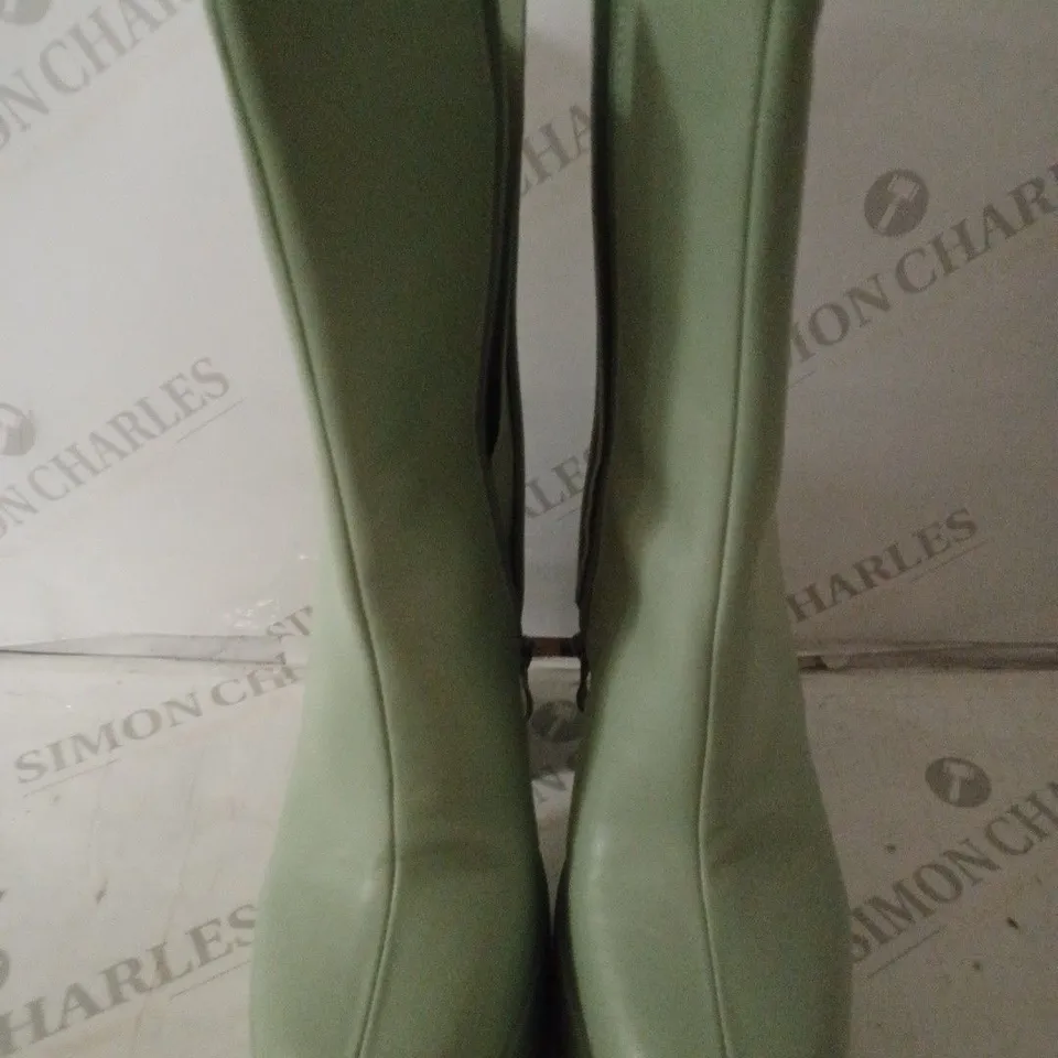 PAIR OF KOI WOMEN'S HEELED PLATFORM BOOTS SIZE 6