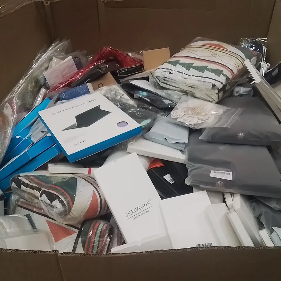 PALLET OF TECH APPAREL,PARTY DECOR,HOME GOODS,STATIONARY PRODUCTS AND ITEMS TO INCLUDE;PHONE CASE,ICE MOULD,KEYBOARD CASE