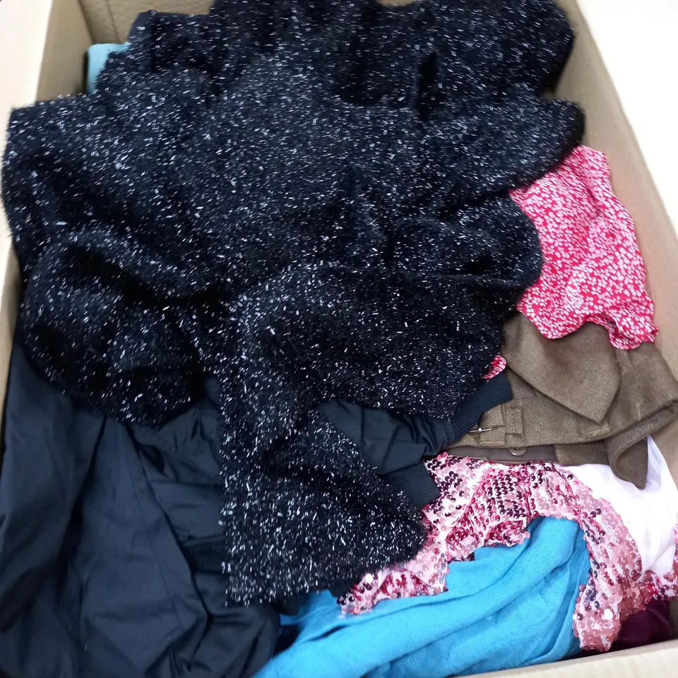 LARGE QUANTITY OF ASSORTED CLOTHING ITEMS TO INCLUDE BRANDY MELVILLE AND ASOS