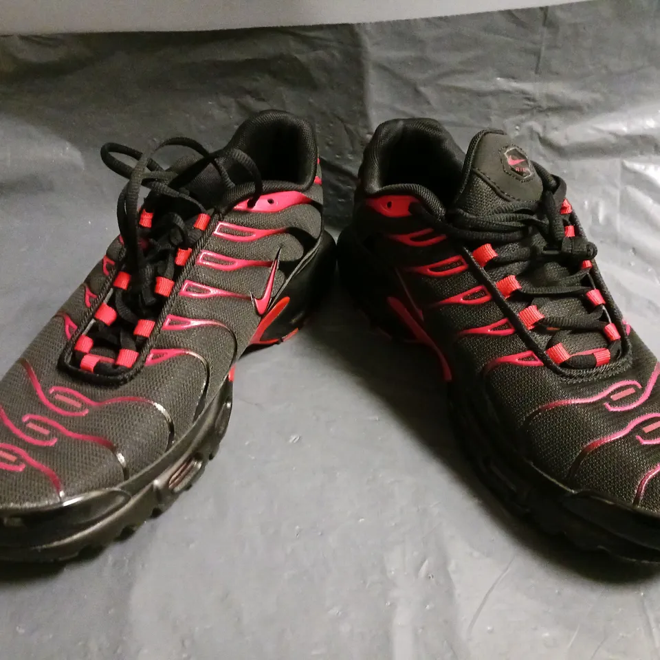 PAIR OF NIKE TN AIR SHOES IN BLACK/RED UK SIZE 10