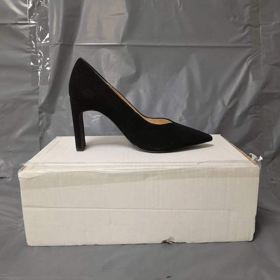 BEN DE LISI HIGH HEELED POINTED TOE SHOES SUEDE BLACK SIZE 6