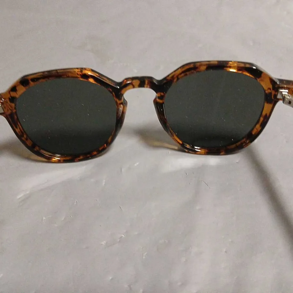 BOXED MELLER BROWN PATTERENED GLASSES