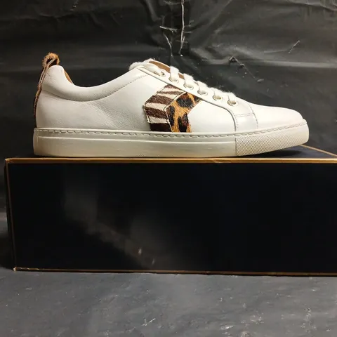 BOXED PAIR OF FAIRFAX & FAVOR WOMEN'S ALEXANDRA TRAINERS IN WHITE W. JAGUAR/ZEBRA PRINT SIZE EU 42