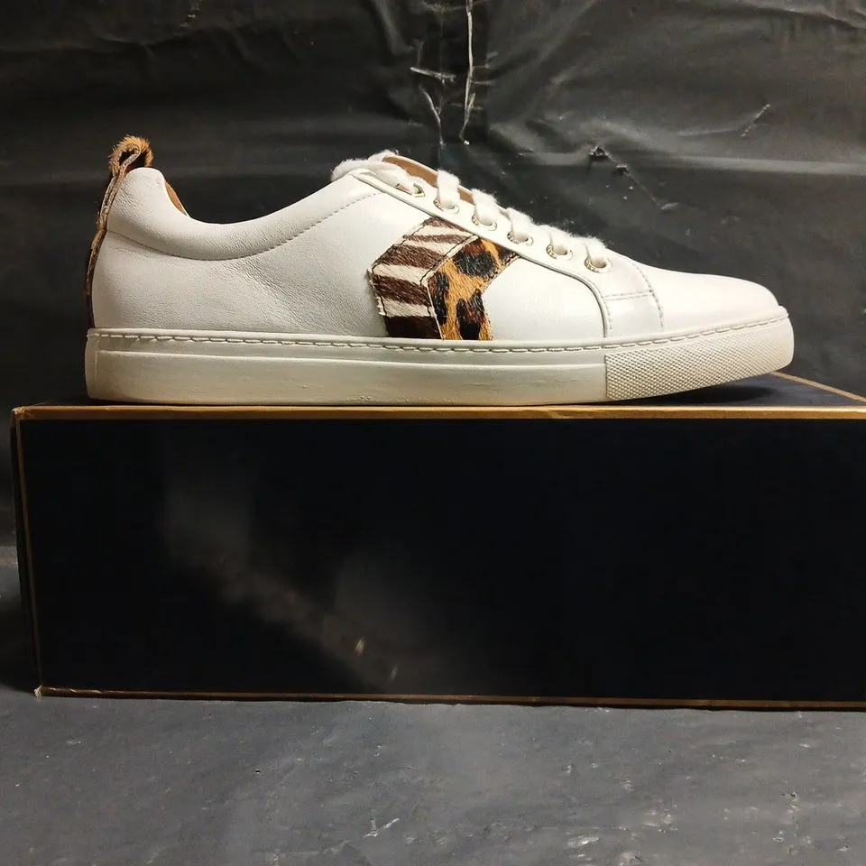 BOXED PAIR OF FAIRFAX & FAVOR WOMEN'S ALEXANDRA TRAINERS IN WHITE W. JAGUAR/ZEBRA PRINT SIZE EU 42