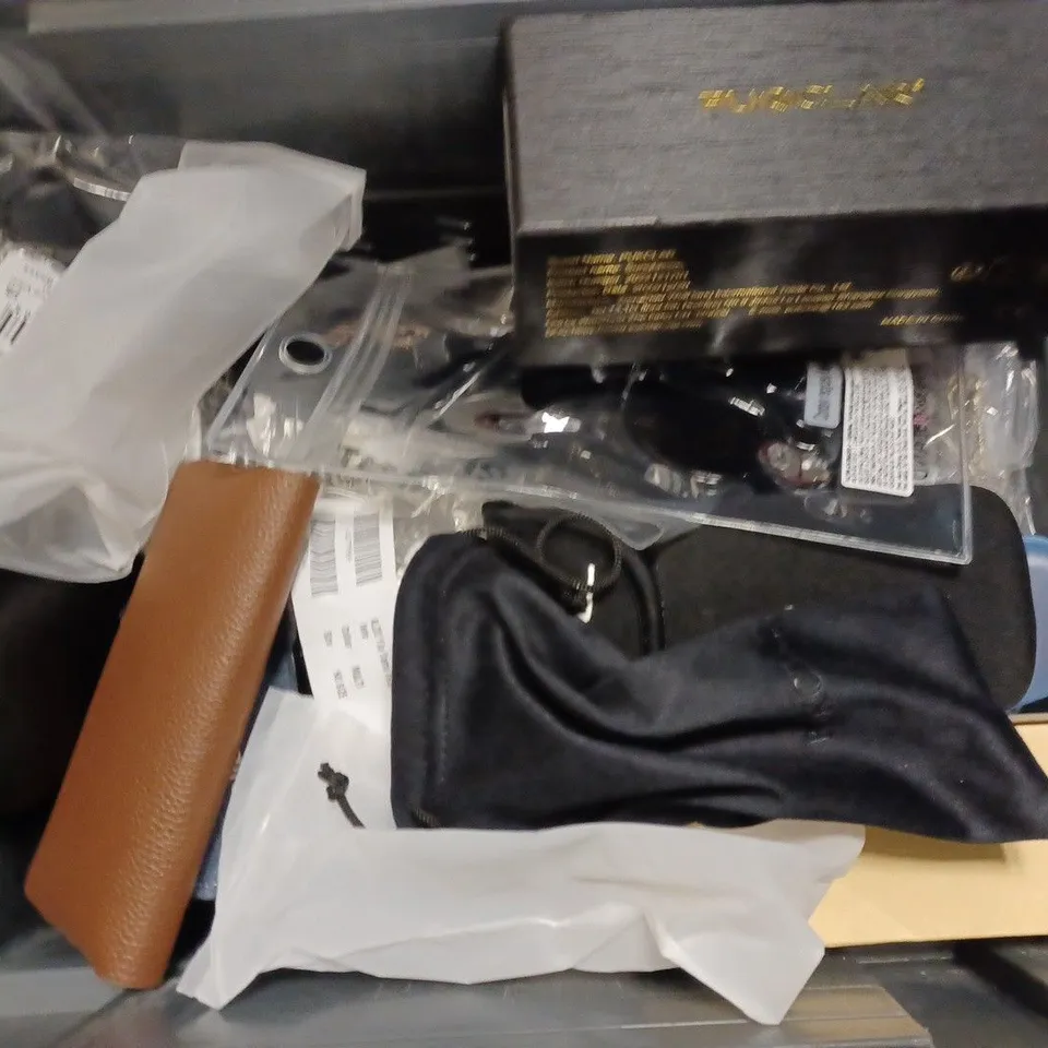 BOX OF APPROX 12 ASSORTED ITEMS TO INCLUDE - PUKCLAR FULL FACE GLASSES BLACK - BLOOB BLOOM THE TRAVELLER PRESCRIPTION GLASSES - BLACK EYEWEAR WOMENS GLASSES ECT
