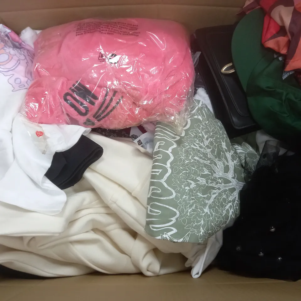 BOX OF APPROXIMATELY 25 ASSORTED CLOTHING ITEMS TO INCUDE - SOCKS , JUMPERS , T-SHIRTS , TROUSERS,HATS  ECT 