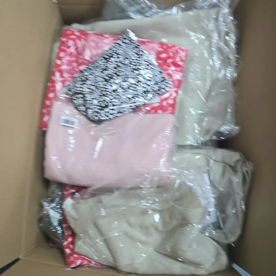 LARGE BOX OF APPROX 20 ASSORTED CLOTHING ITEMS